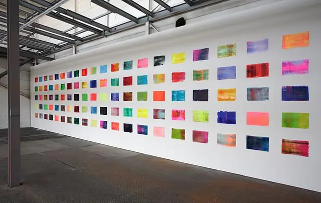 Claudia Desgranges, Kunstverein Mönchengladbach, Malereiinstallation ´rough, cuts` 400 x 2000 cm, bemaltes Photopapier auf Wand, 2014